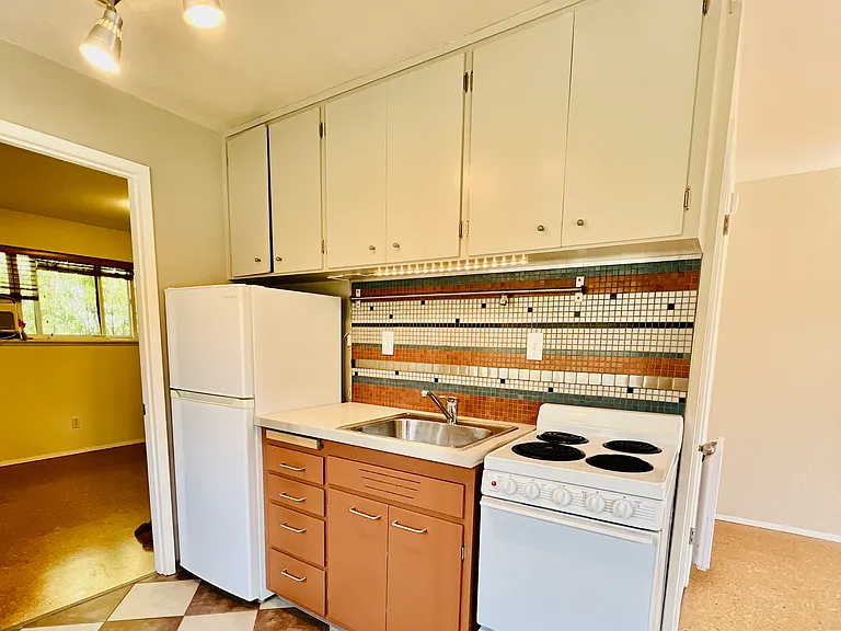 2326 W Thurman St — Photo 6