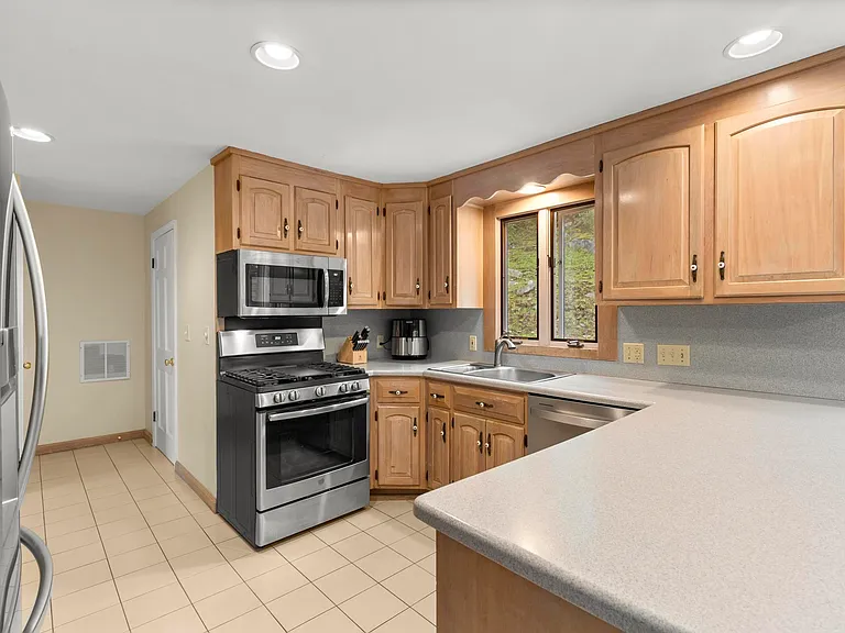 832 Quarter Mile Rd — Photo 16