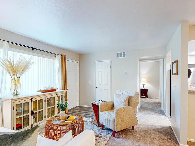 Mountain View Apartments — Photo 3