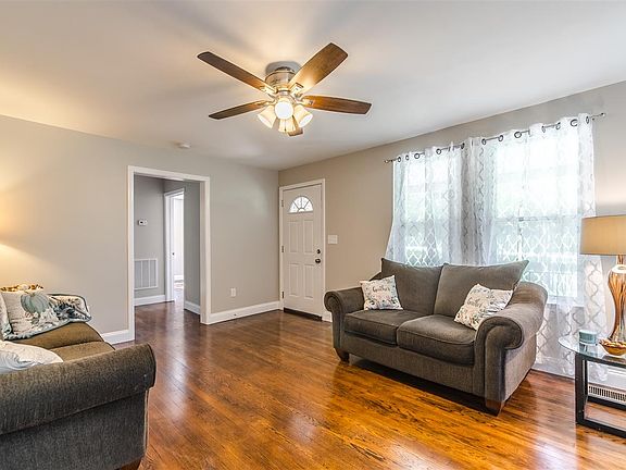 5th image of 225 E Peachtree St