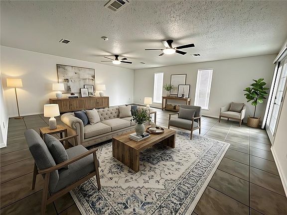 5th image of 2725 Oak Forest Blvd