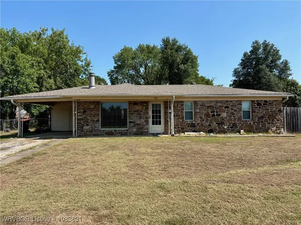 106 N 35th St, Van Buren, AR 72956