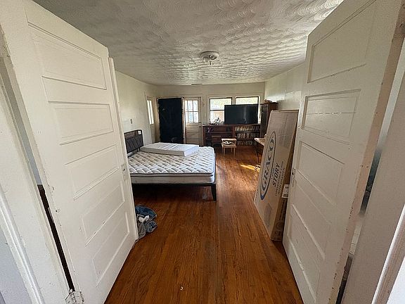 3rd image of 55 Hicks Hill Ln