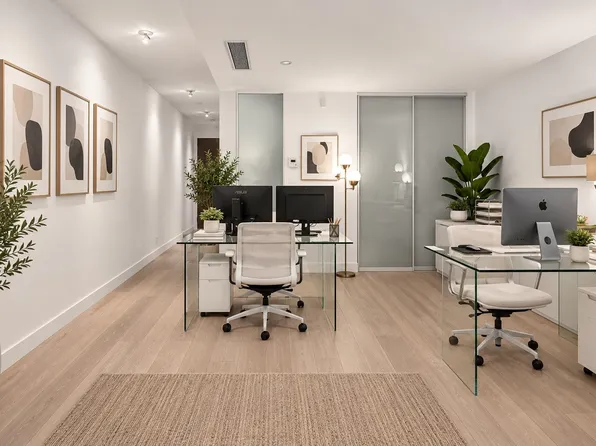 1477 Pender St #206, Vancouver, BC V6G 2L2