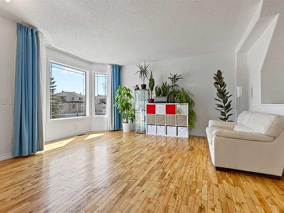 3rd image of 82 SE Country Hills Gdns NW