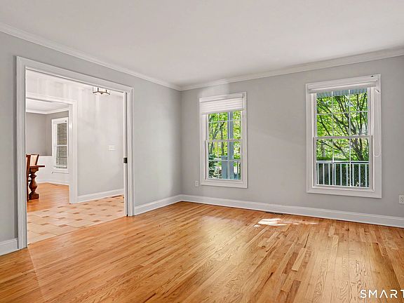5th image of 15 Maplecrest Drive
