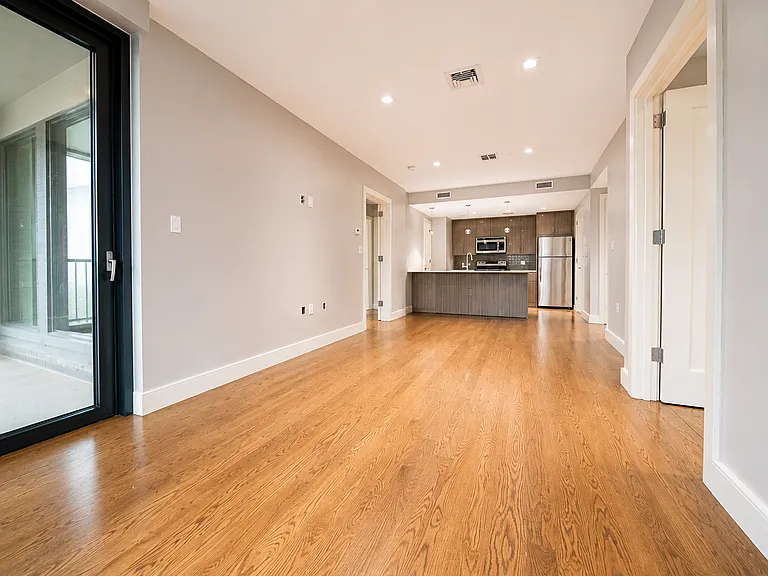 2718 Hoyt Ave S #6A — Photo 2
