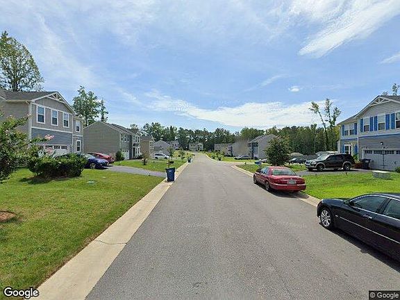 Exterior Neighborhood (street photo)