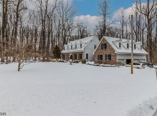 16 S Hill Rd, Hopewell, NJ 08525