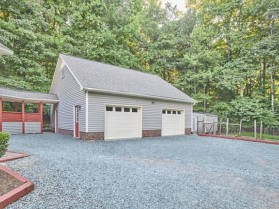 3rd image of 2915 Gretmar Dr