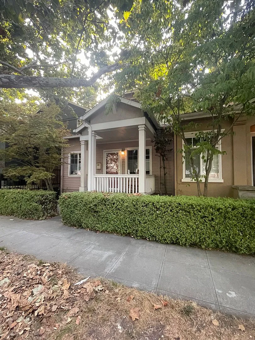 1904 6th St - Sacramento 95811 — Photo 1