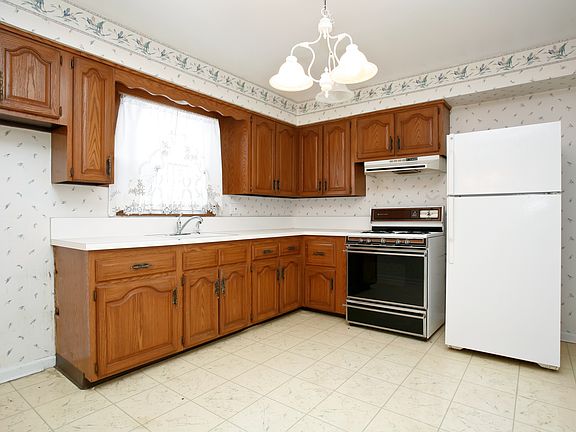 4th image of 108 Laurel Ave