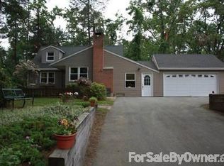 18 Elizabeth St, Granby, CT 06035