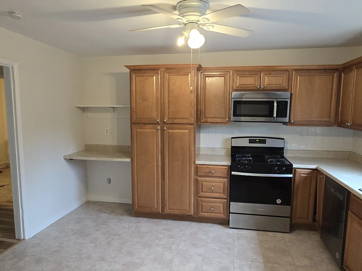 3 bed, 1500 sqft, $1,600 — Photo 2