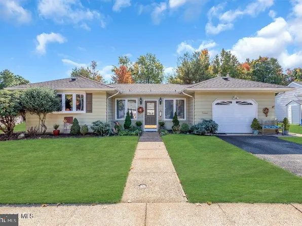 14 Scarborough Pl, Toms River, NJ 08757