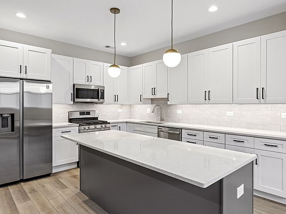 4th image of 1436 W Elmdale Ave #1