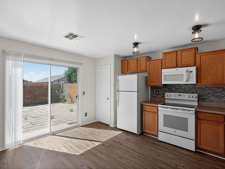 11611 W Palo Verde Ave — Photo 2