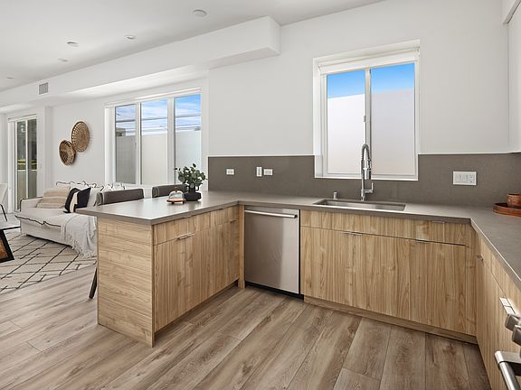 4th image of 4916 S Centinela Ave #1/2