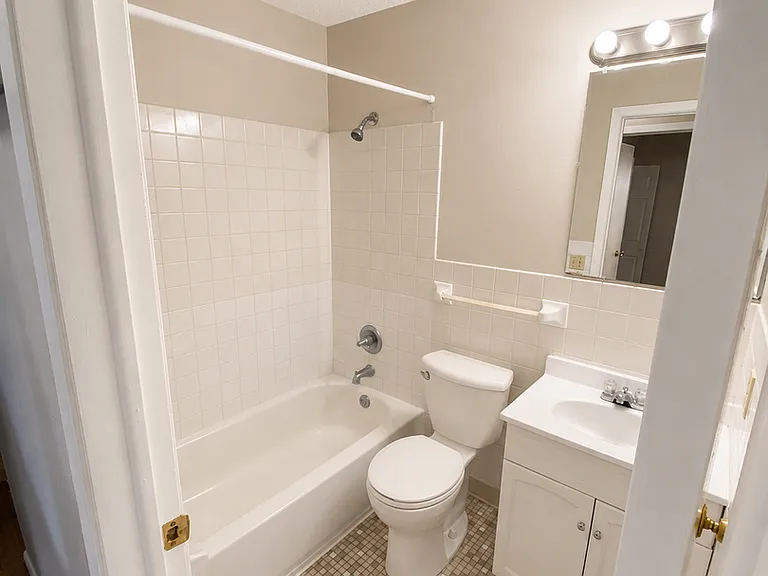Beverly Apartments in Anoka — Photo 10