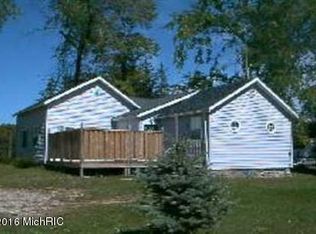 102 E Main St, Edmore, MI 48829