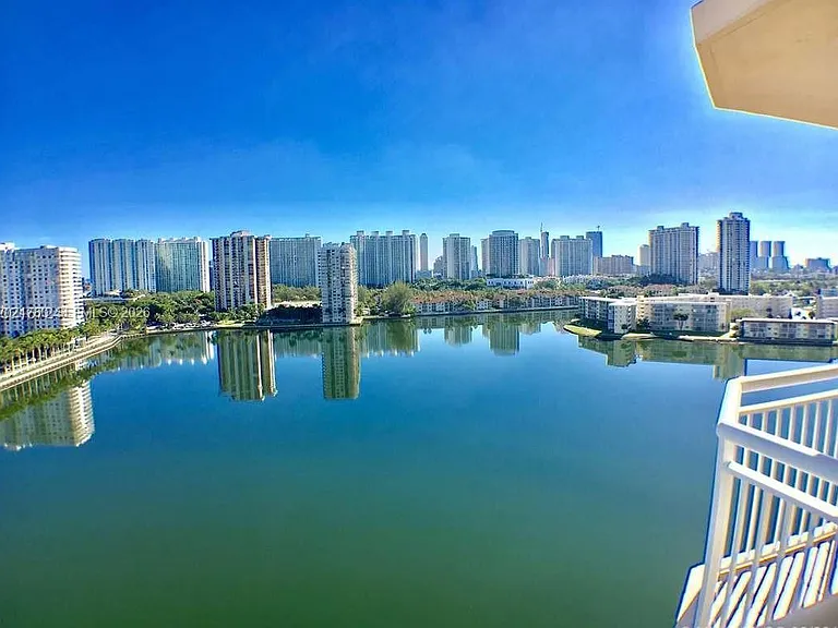 18081 Biscayne Blvd #1904 — Photo 2