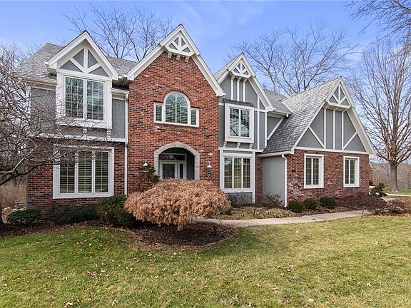 2nd image of 1905 NW Indian Hills Dr
