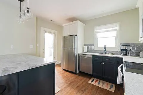 2 bed, 1012 sqft, $2,100 — Photo 4