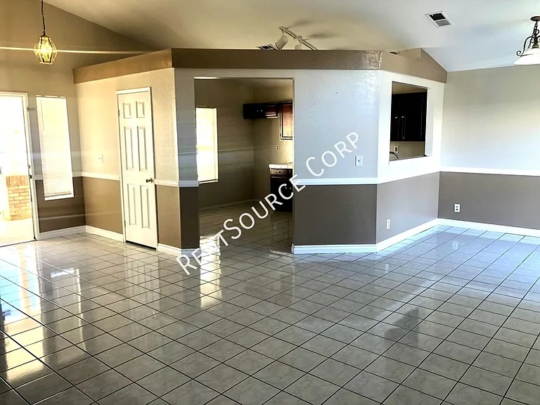 37051 Boxleaf Rd — Photo 2