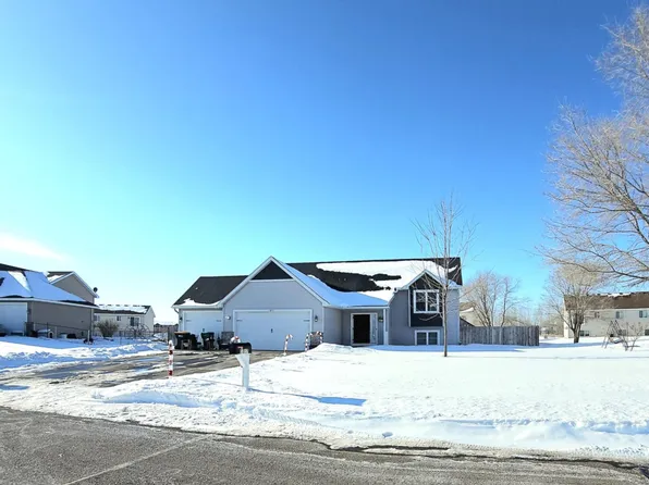 1017 Taft St S, Cambridge, MN 55008