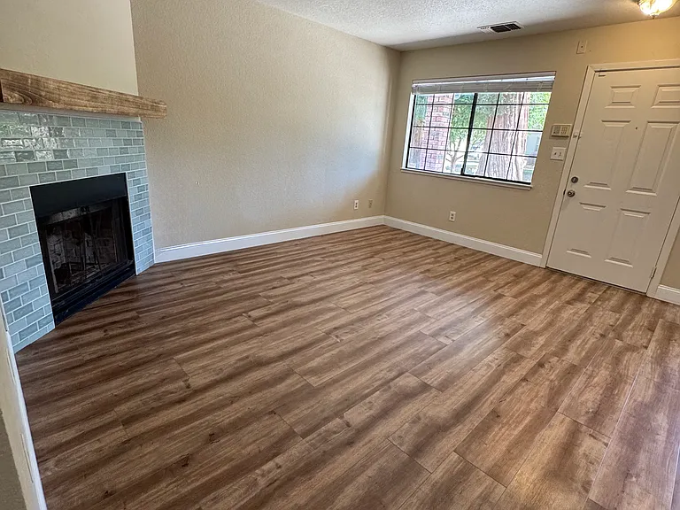 4901 11th Ave — Photo 3