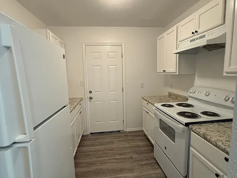 1043 Monet Dr — Photo 27