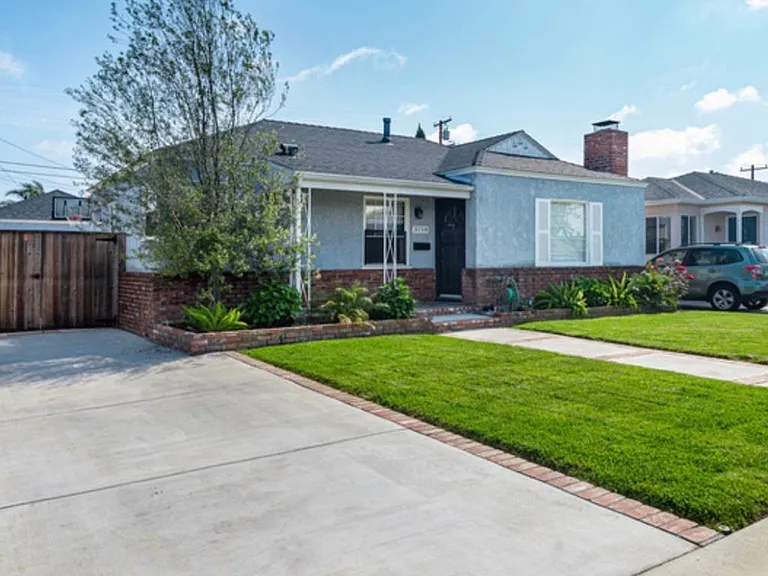 3158 W 152nd Pl — Photo 3