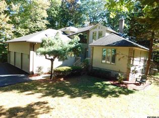 48 Oaktree Ln, Niskayuna, NY 12309