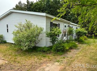 1027 12th Rd, Bark River, MI 49807