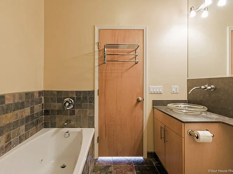 1006 N Wood St #2 — Photo 10