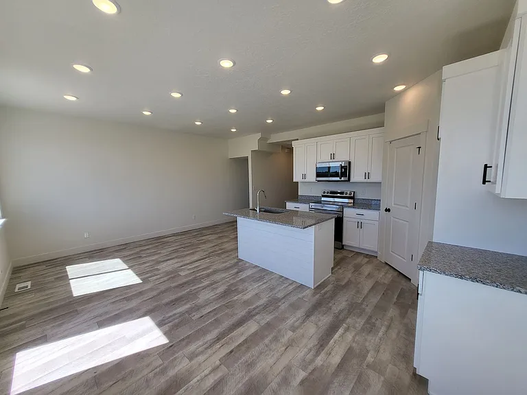 1002 E 1300 S — Photo 10