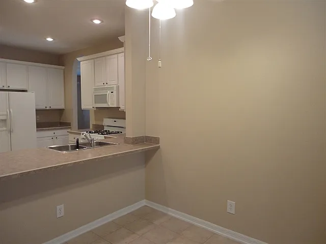 4 bed, 2.0 bath, 1807 sqft, $3,235 — Photo 3