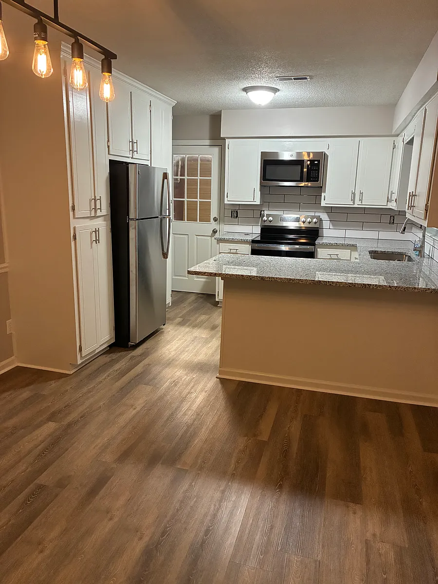 kitchen with pantry - 2402 Jay Cir