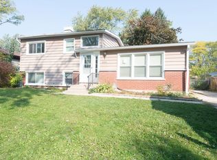 2104 Edgewood Rd, Waukegan, IL 60087