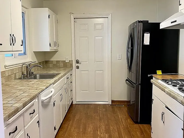 2212 Francis Ave — Photo 13