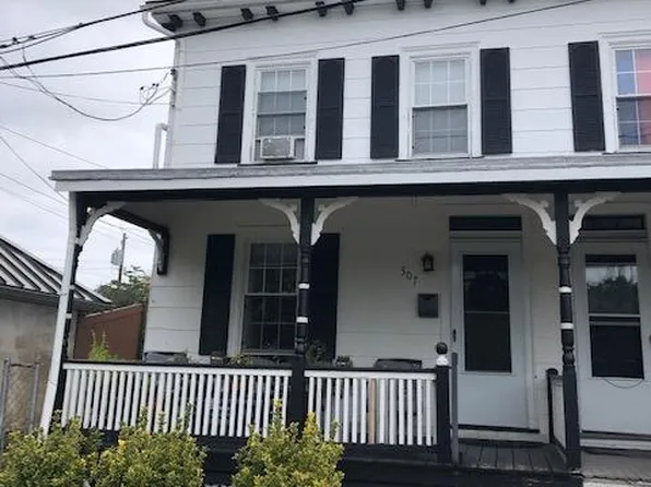 307 Buttonwood St, Phoenixville, PA 19460