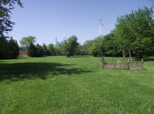 6N315 Weber Dr, St Charles, IL 60174