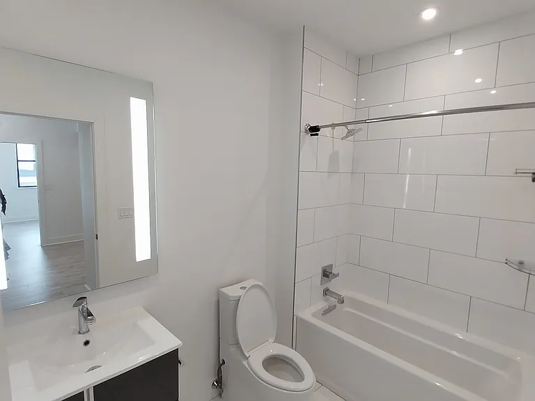 1170 N Hope St #1C — Photo 21