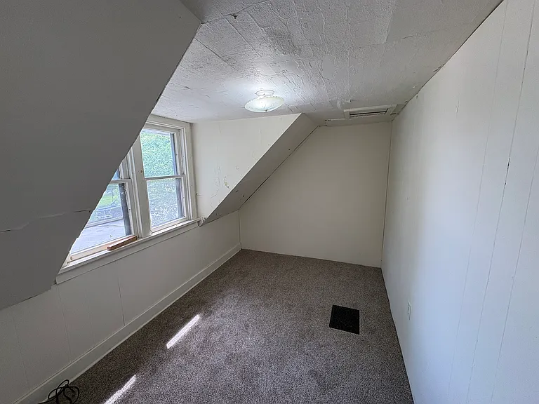 1809 6th St E — Photo 8