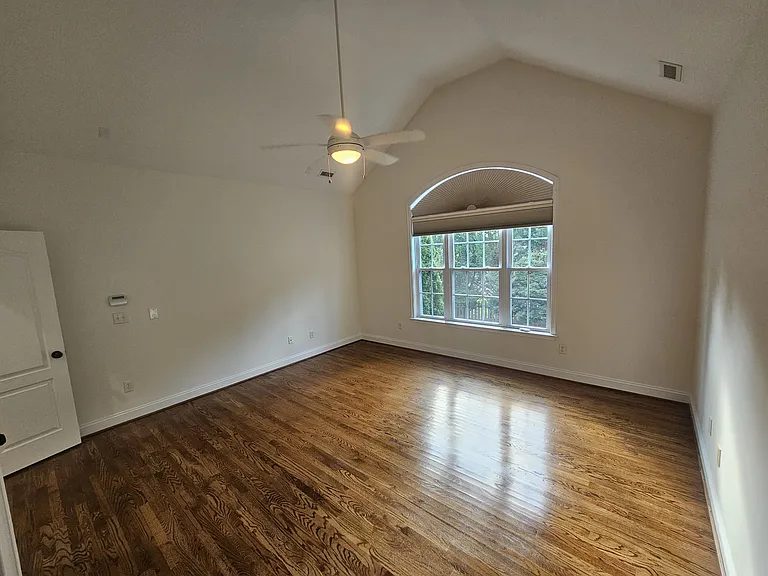 212 Medford Dr — Photo 18