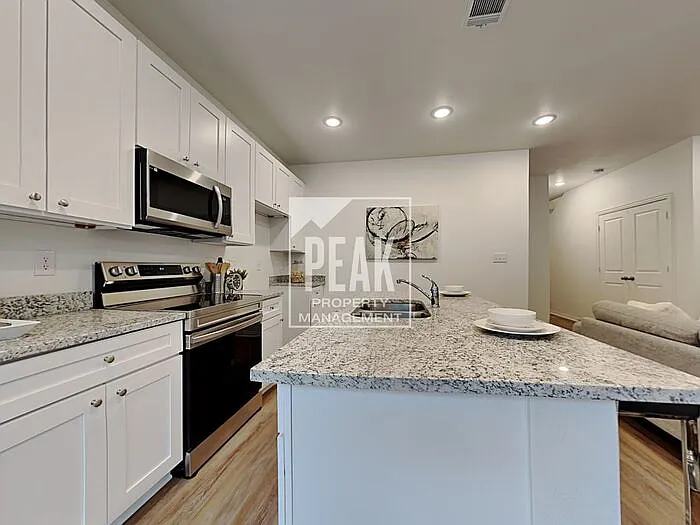 404 Briarwood Ln — Photo 4