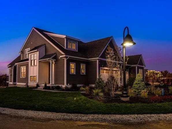 37 Weston Ln #37, Hopkinton, MA 01748