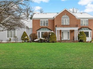 5 Sundale Pl, Scarsdale, NY 10583