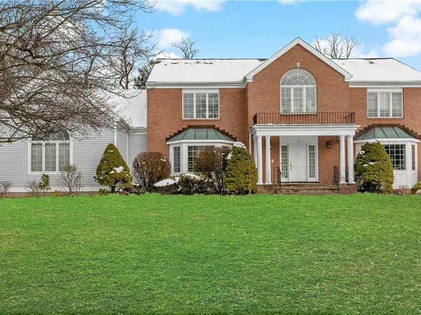 5 Sundale Place, Scarsdale, NY 10583