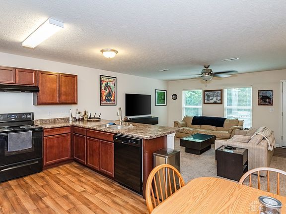 4th image of 219 Riesling Dr